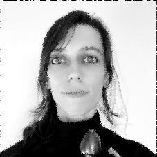 Portrait en noir et blanc de Marie Poignant, encadrante rapière du club.